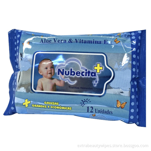 Les soins de bébé jetables poussent les lingettes humides de tissus propres